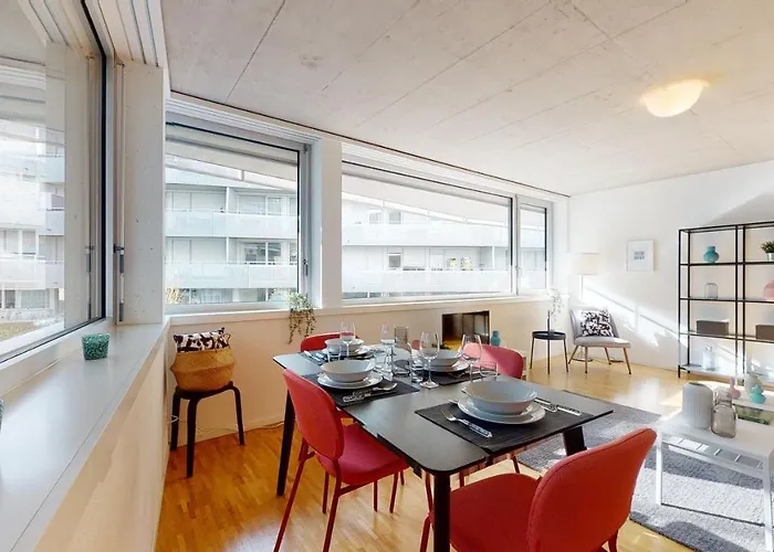 Bright And Luminous 1 Bedroom Flat In Downtown *